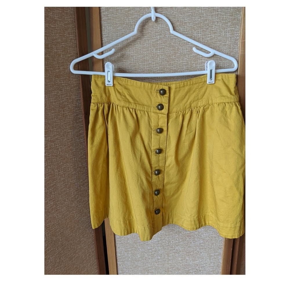 Yellow button skirt